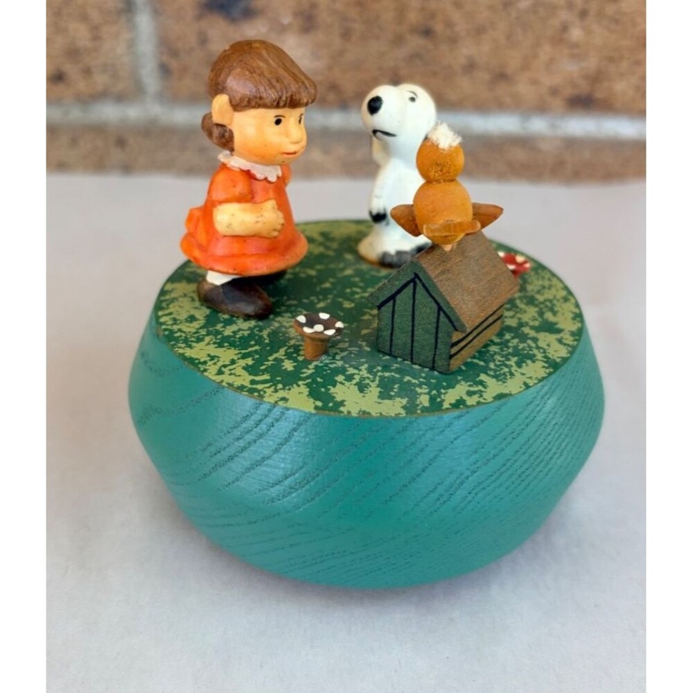 Vtg Anri LUCY & SNOOPY wooden music box  Italy 1972 - Plays “Closer to You”
